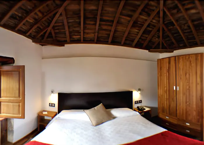 Hotel Rural El Mondalon 4*